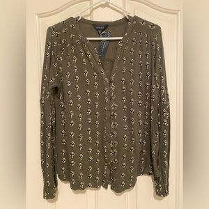 NWT. Lucky Brand women’s long sleeved blouse. Medium. Army green.